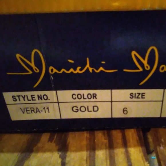 Women's Size 6 Heels - Picture 2 of 3